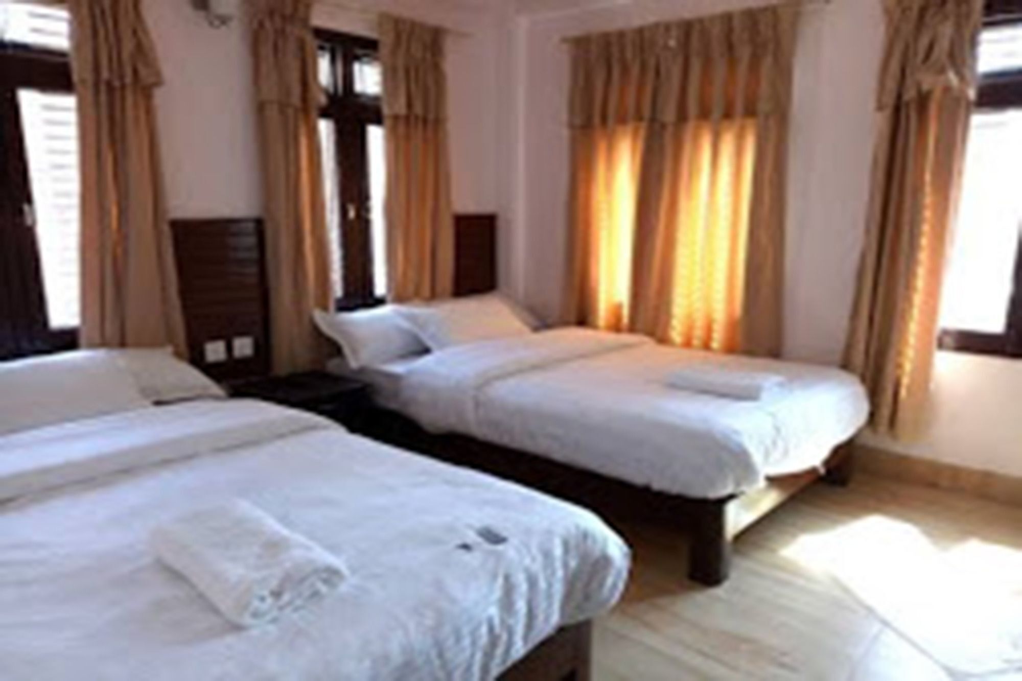 Hotel Alpine Villa Pokhara Ngoại thất bức ảnh