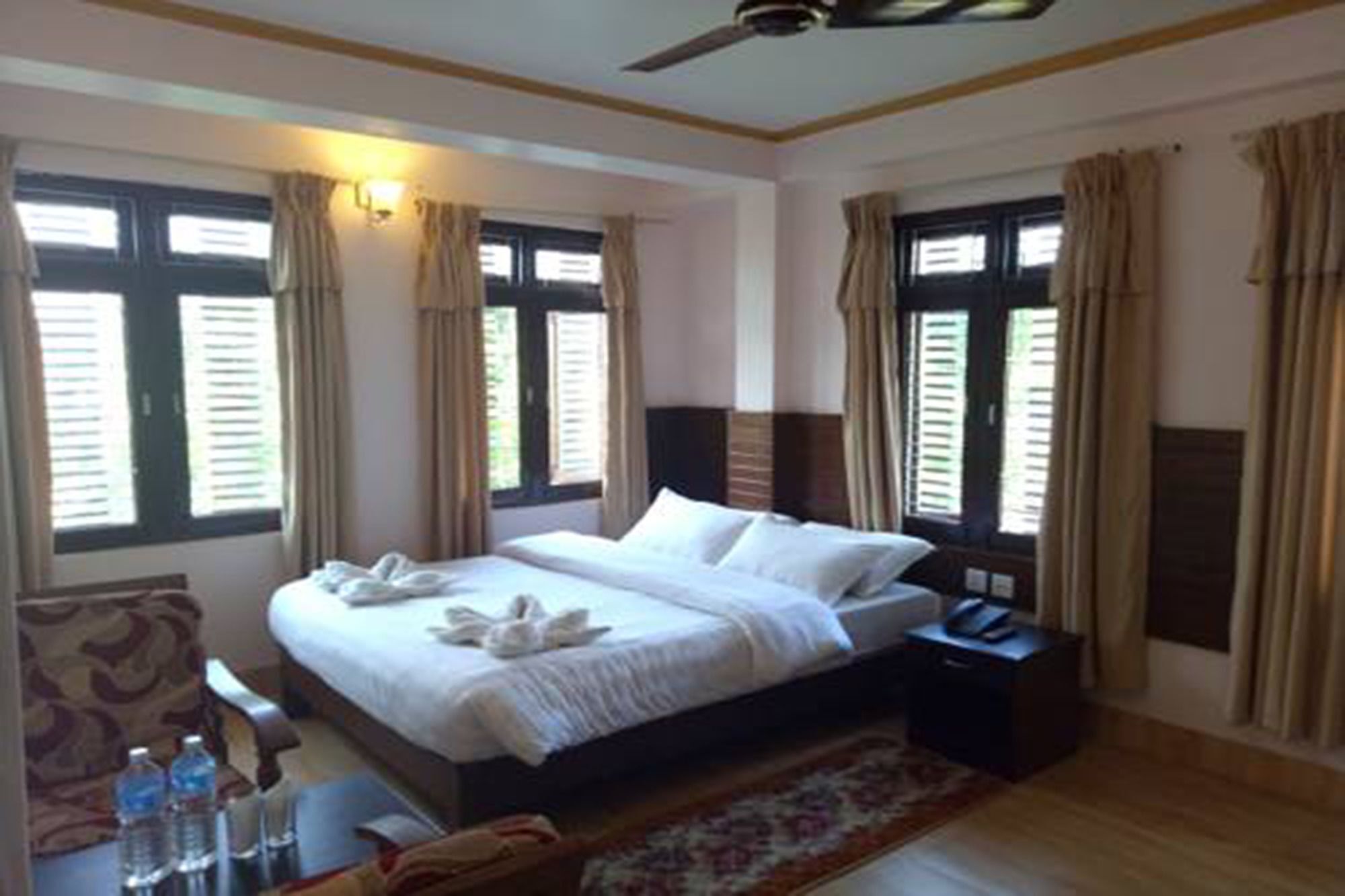 Hotel Alpine Villa Pokhara Ngoại thất bức ảnh